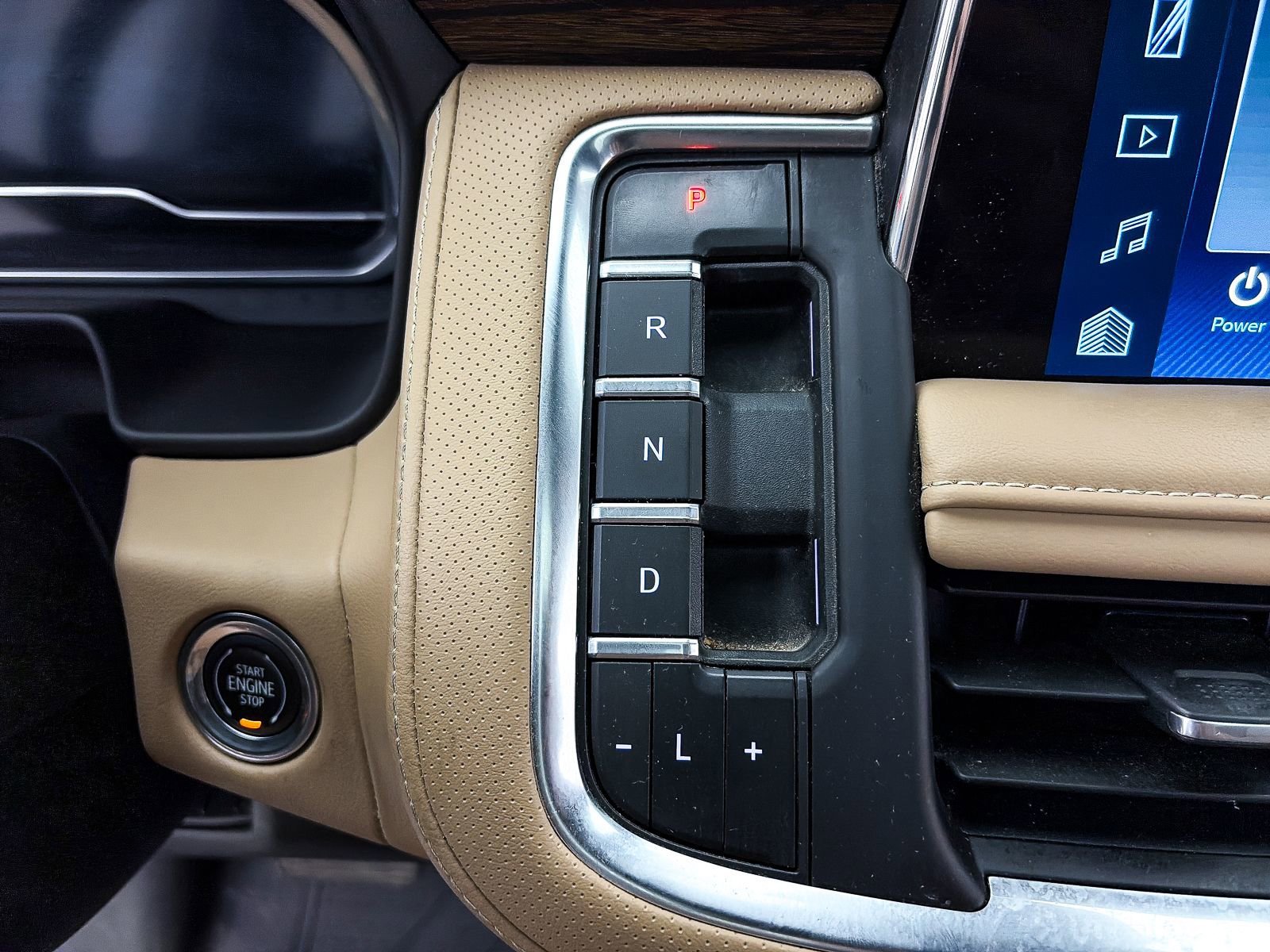 Used 2023 Chevrolet Suburban Premier w/ Premium Package image 25
