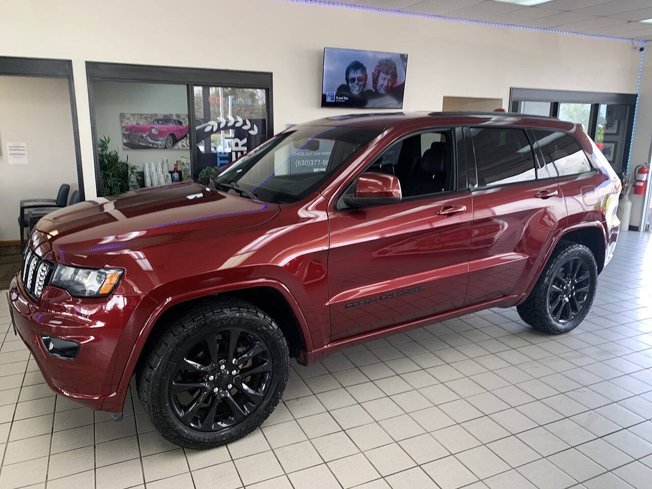 Used 2019 Jeep Grand Cherokee Altitude AWD/4WD image 2