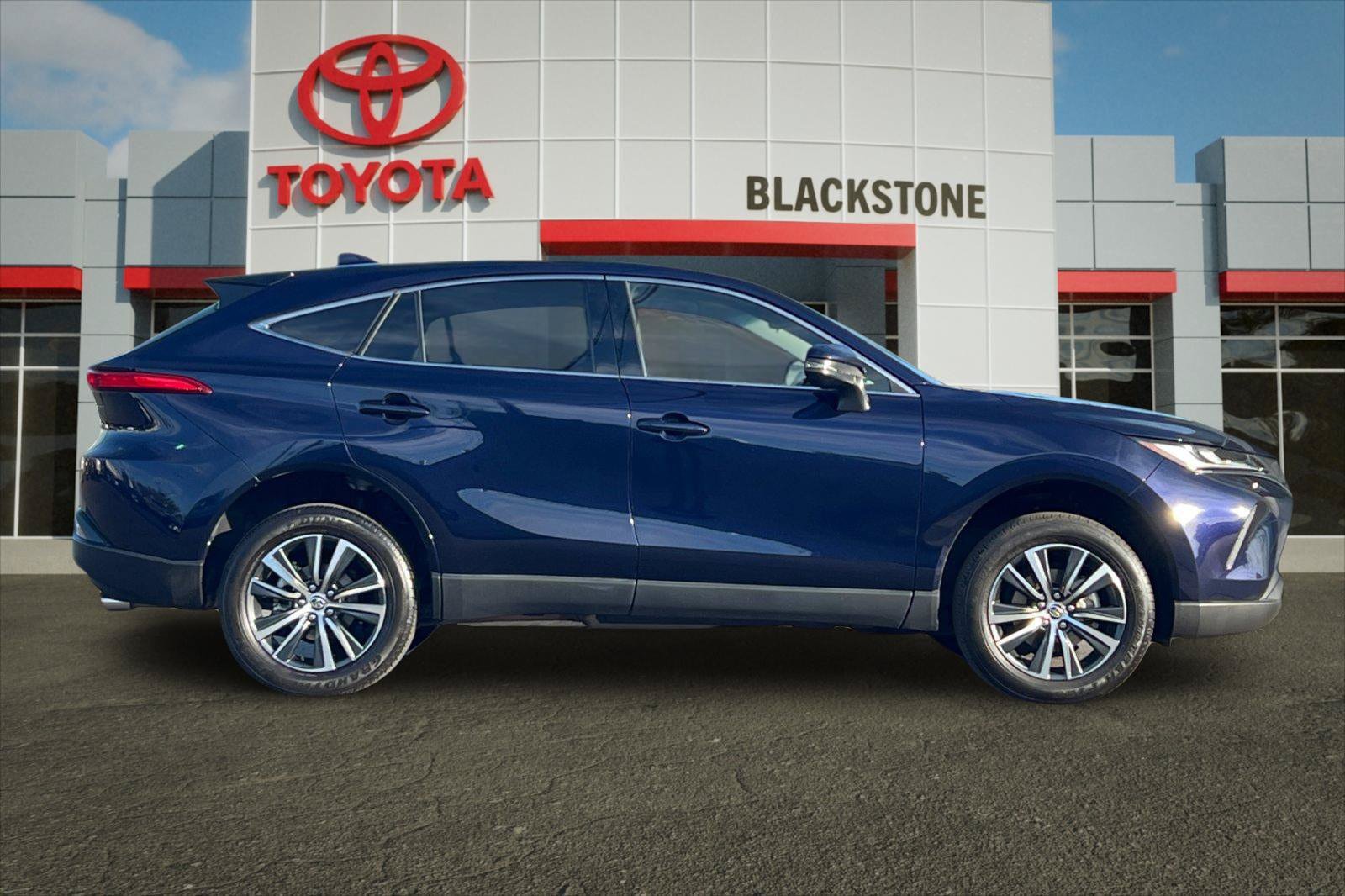 Certified 2024 Toyota Venza LE AWD/4WD image 2