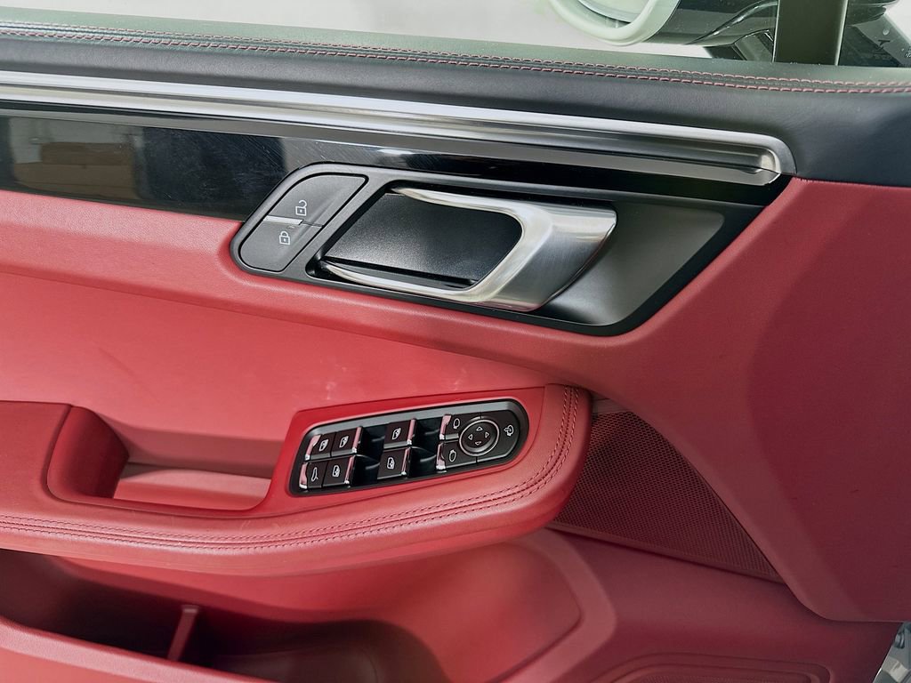 Certified 2023 Porsche Macan Turbo AWD/4WD image 20