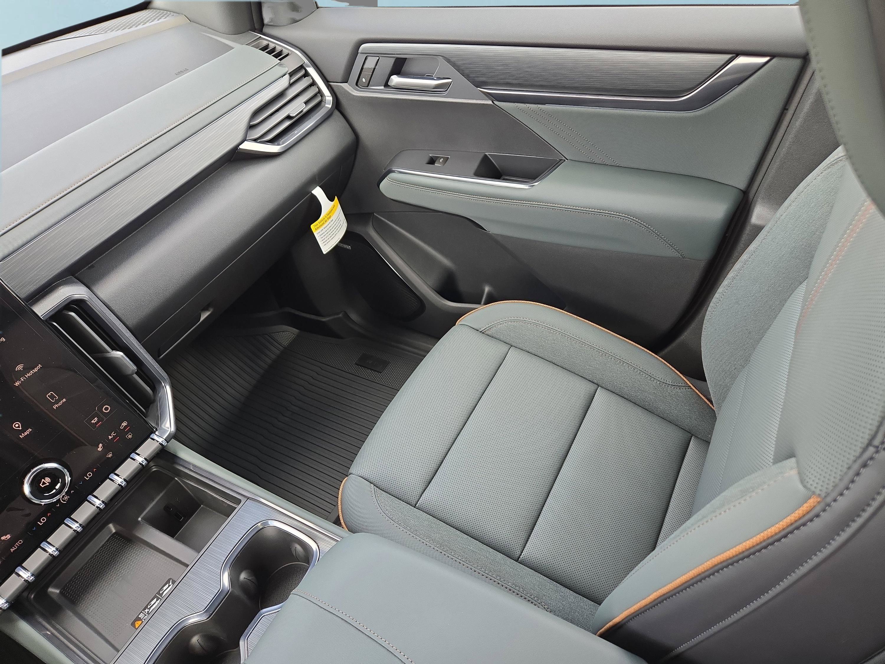 New 2026 GMC Acadia AT4 w/ LPO, Floor Liner Package AWD/4WD image 21