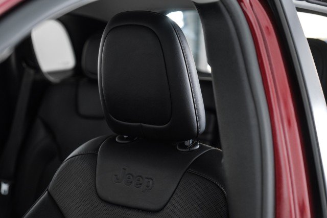 Used 2019 Jeep Cherokee Limited image 29