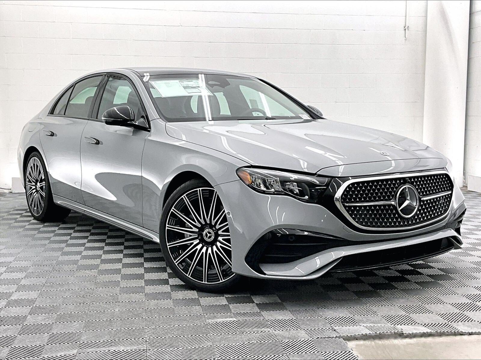 New 2027 Mercedes-Benz E 450 4MATIC Sedan image 16