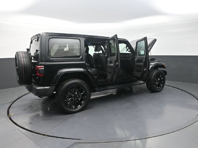 Used 2023 Jeep Wrangler Unlimited Sahara w/ Cold Weather Group AWD/4WD image 38