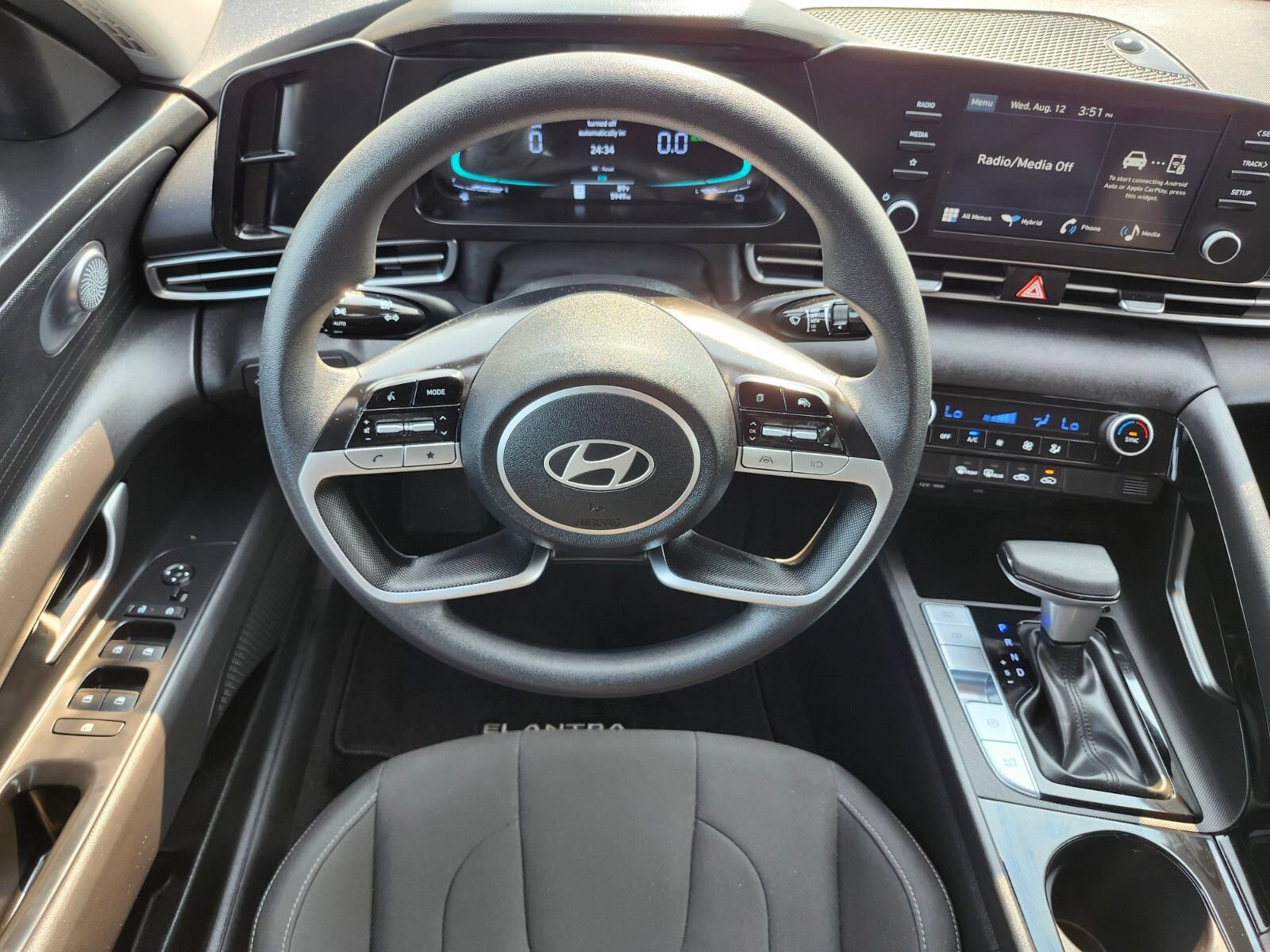 Certified 2026 Hyundai Elantra Hybrid FWD image 12