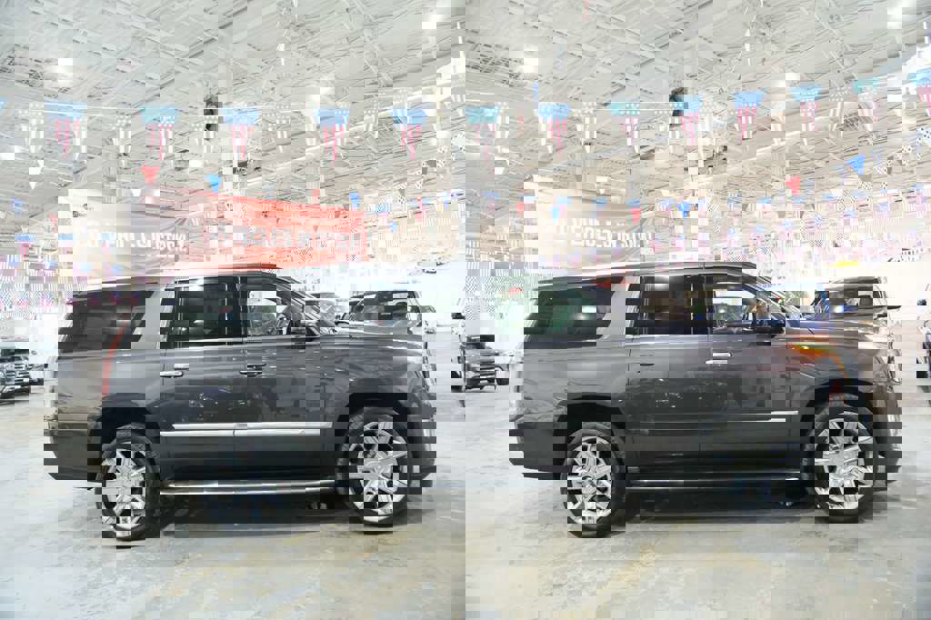 Used 2017 Cadillac Escalade ESV Premium Luxury image 14