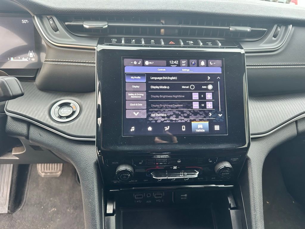 Used 2024 Jeep Grand Cherokee L Laredo image 18