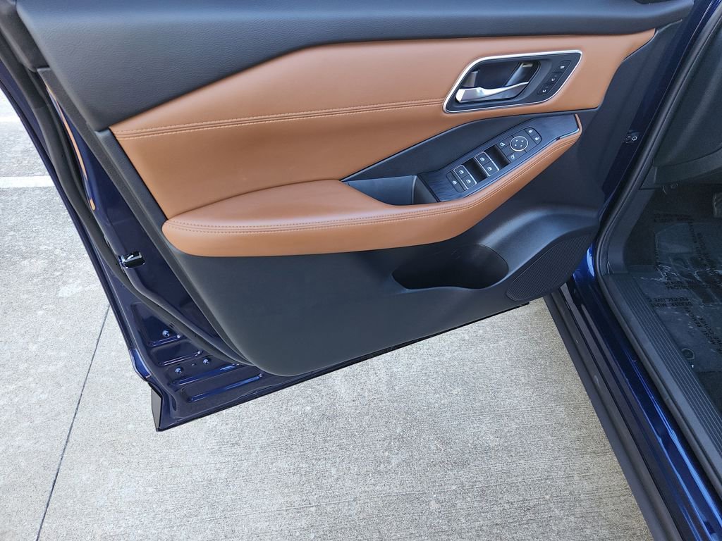 Certified 2025 Nissan Rogue Platinum w/ Platinum Premium Package image 35