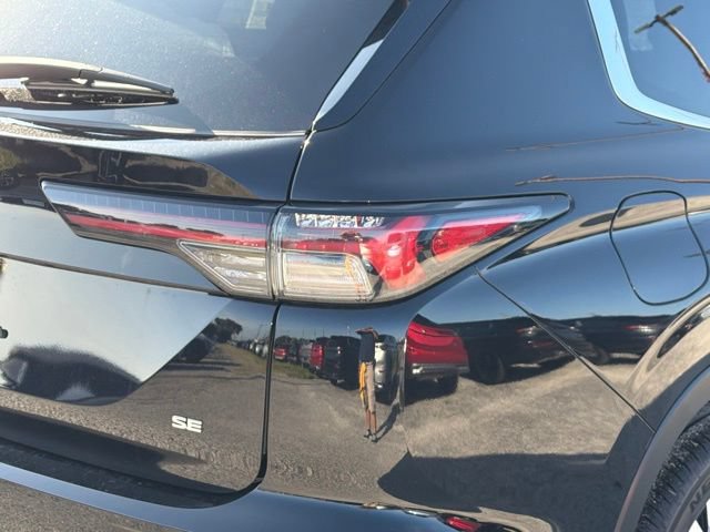 New 2026 Mitsubishi Outlander SE FWD image 11