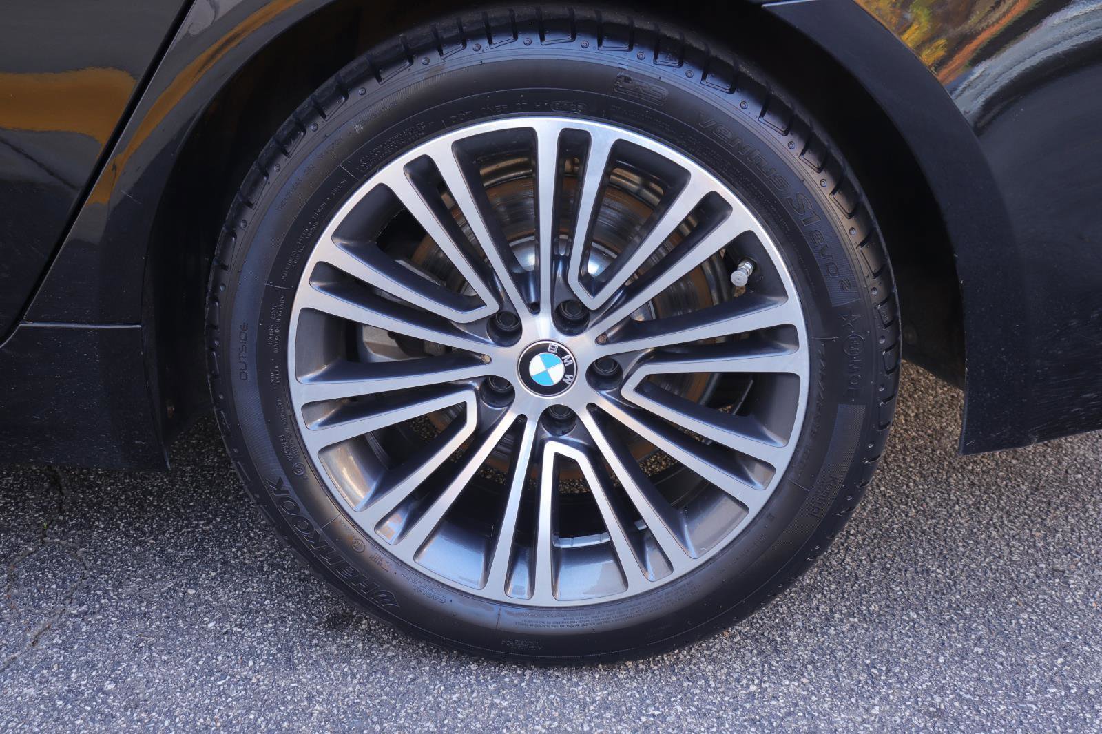 Used 2018 BMW 530i w/ Premium Package image 37