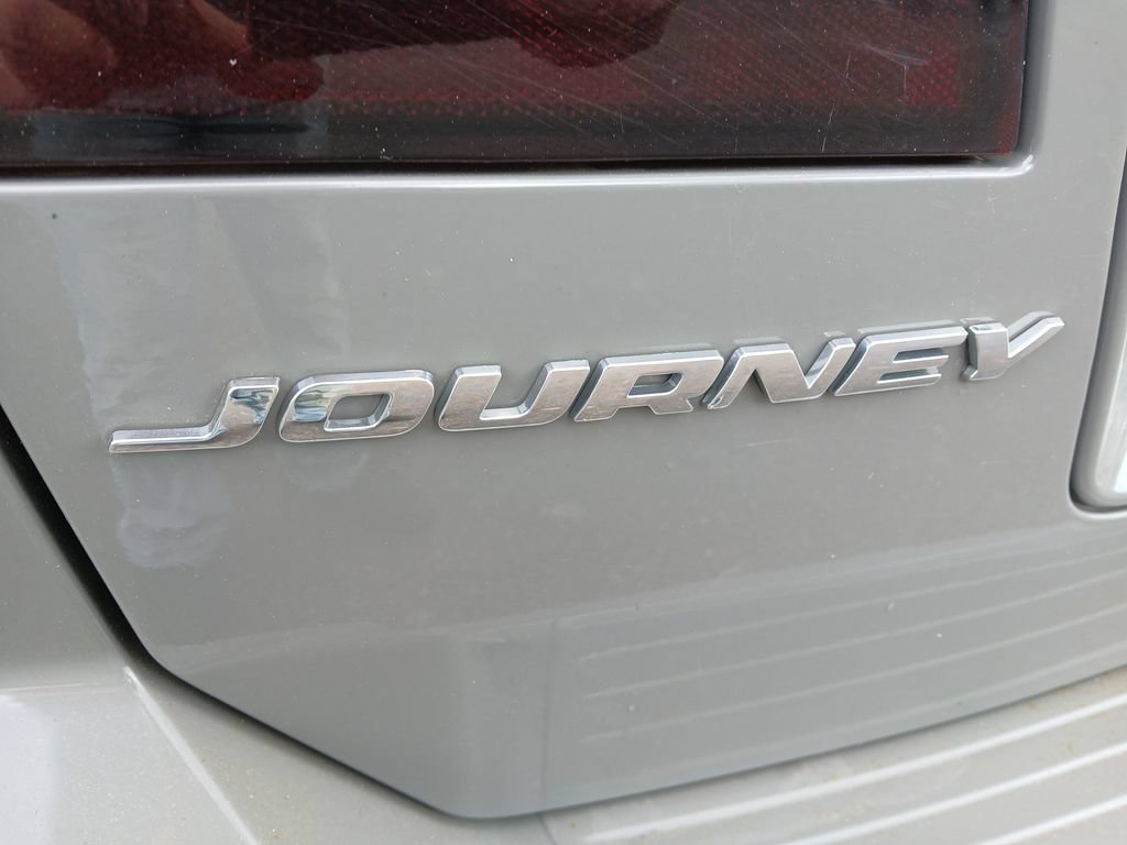 Used 2019 Dodge Journey SE FWD image 30