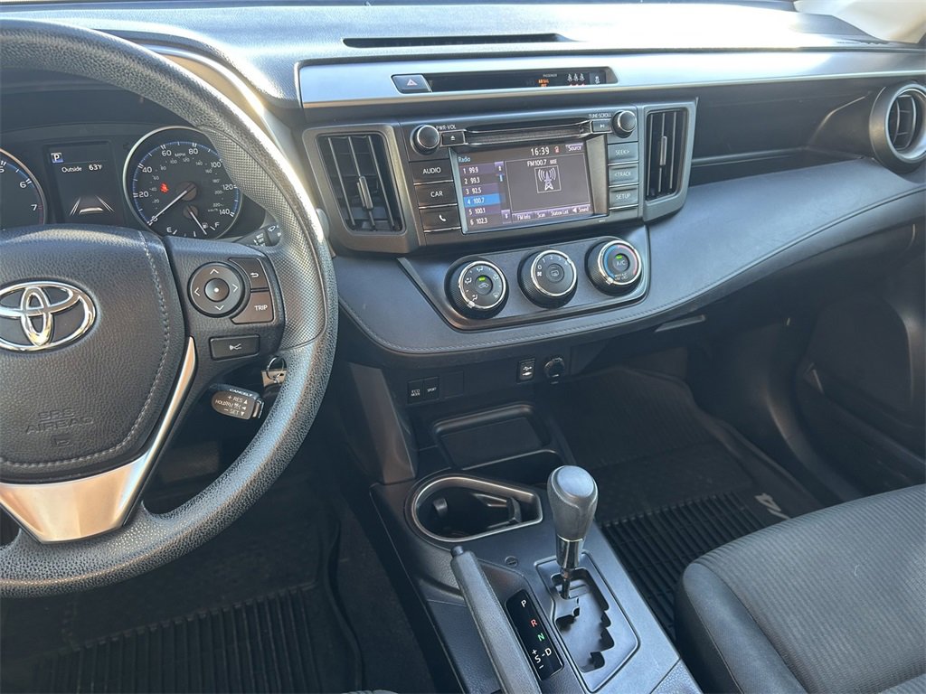 Used 2018 Toyota RAV4 LE image 17