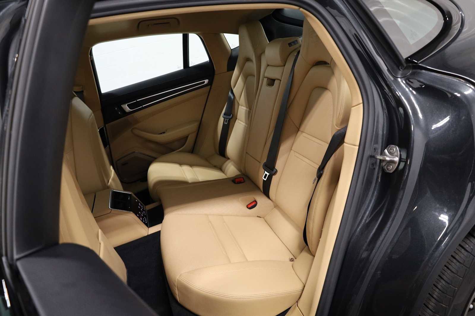 Certified 2023 Porsche Panamera 4 image 36