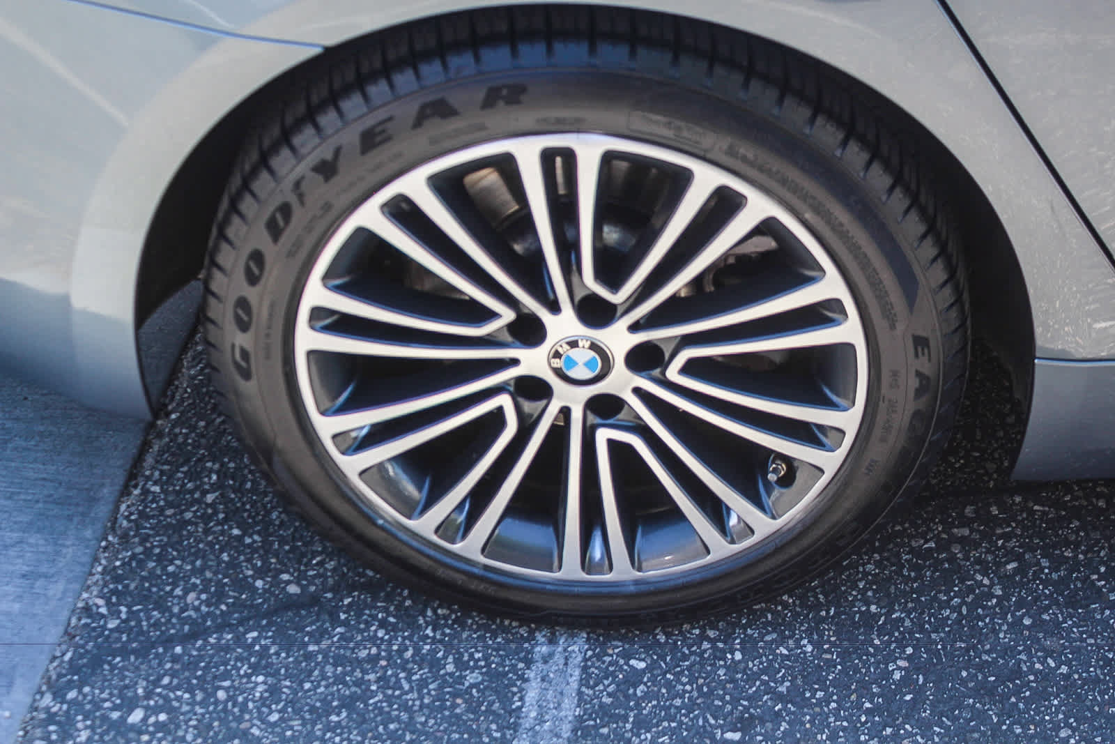 Used 2020 BMW 530e xDrive AWD/4WD image 8
