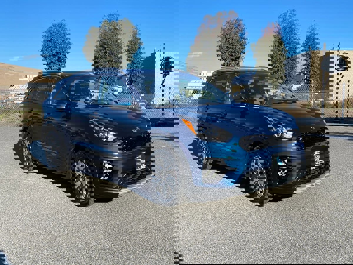 Used 2020 Kia Niro LX image 3