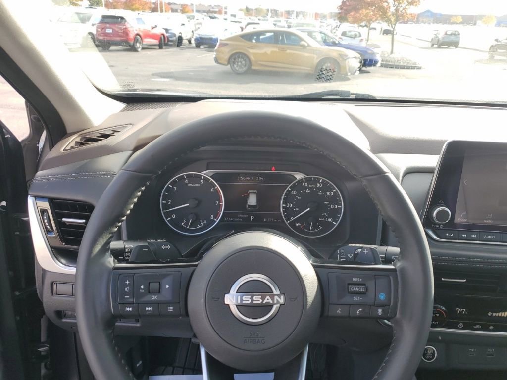 Used 2022 Nissan Rogue SV w/ SV Premium Package image 11