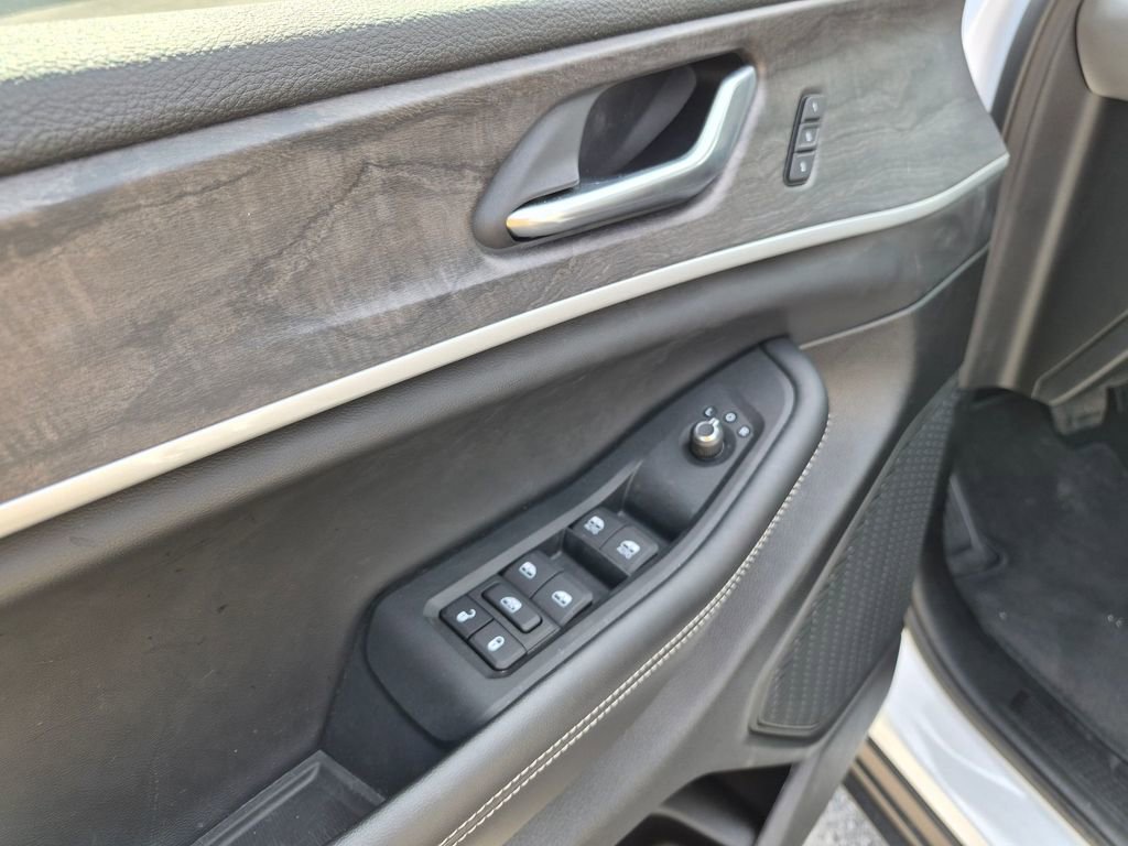 Used 2025 Jeep Grand Cherokee Limited image 12