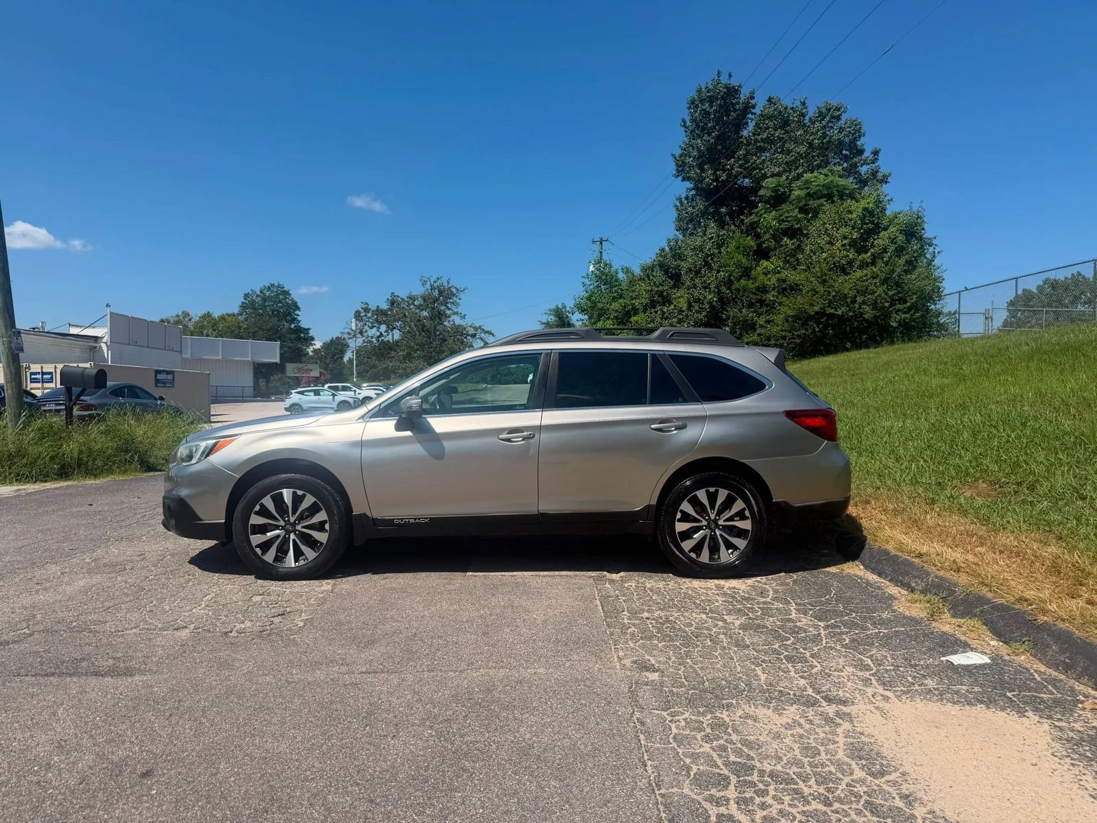 Used 2016 Subaru Outback 2.5i Limited AWD/4WD image 4