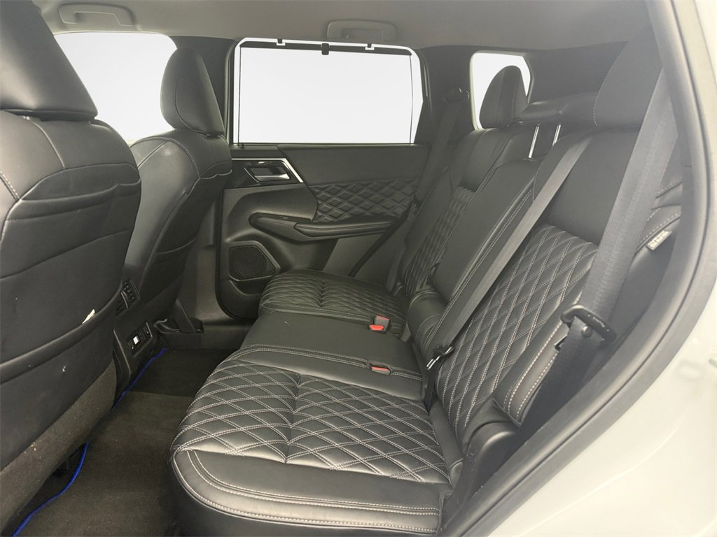 Used 2024 Mitsubishi Outlander 4WD Plug-In Hybrid image 23