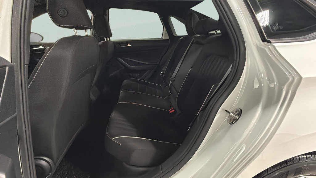 Certified 2024 Volkswagen Jetta Sport image 28