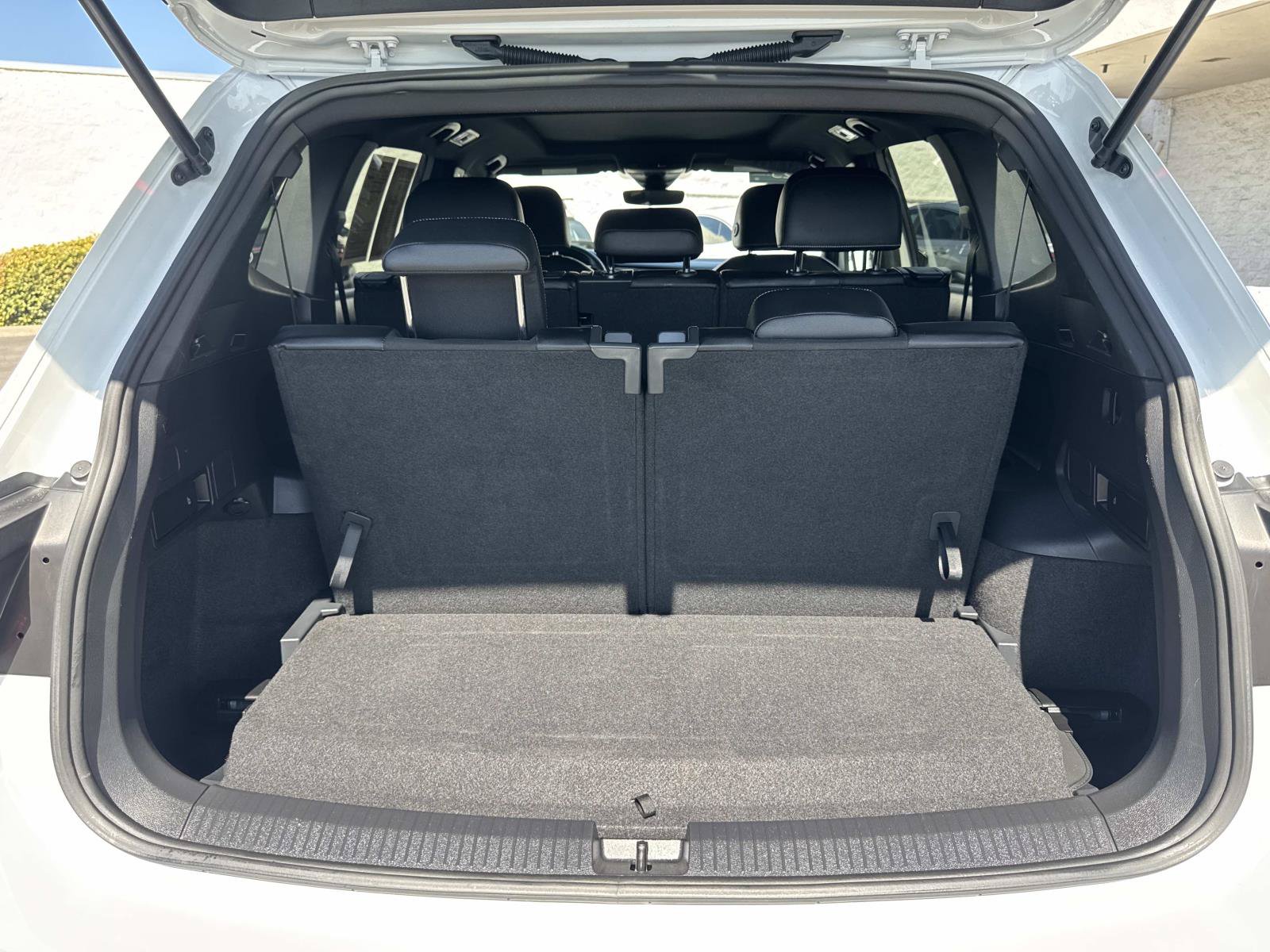 Certified 2023 Volkswagen Tiguan SE R-Line FWD image 30