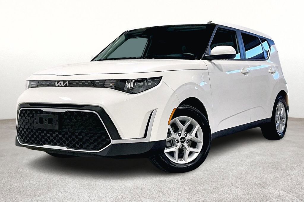 Used 2025 Kia Soul LX FWD image 14