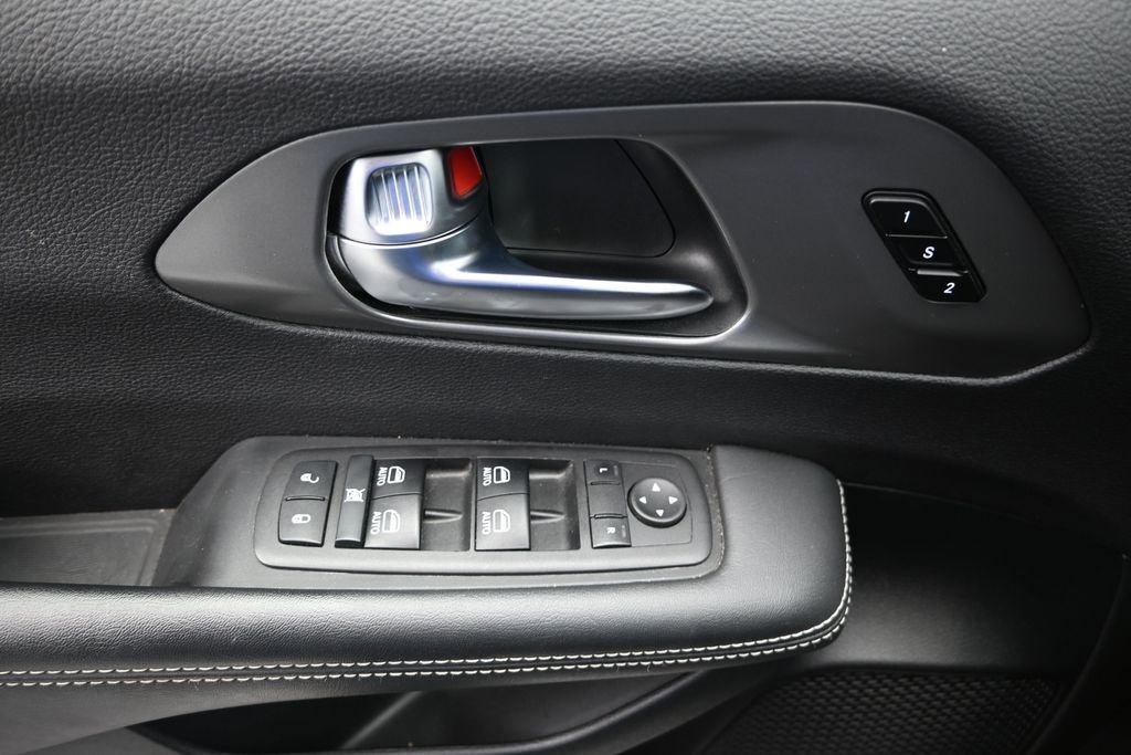Used 2025 Chrysler Pacifica Select FWD image 17