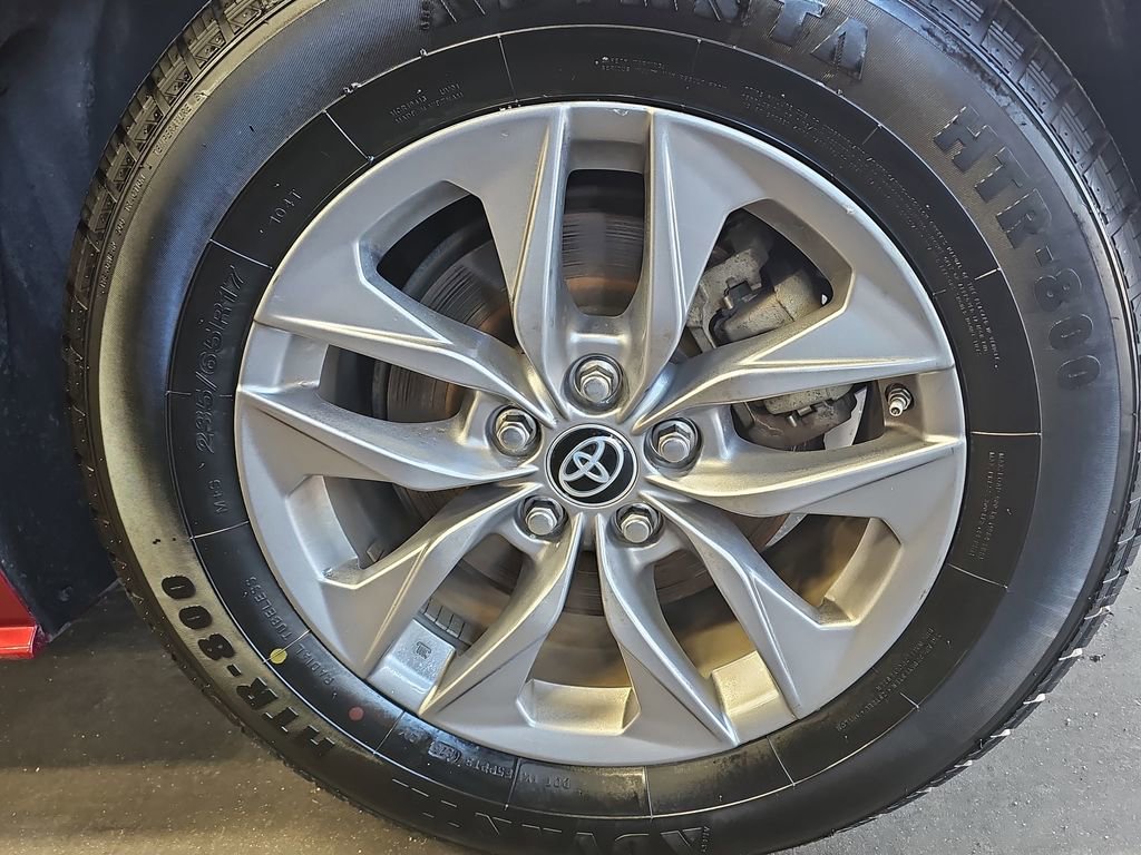 Used 2024 Toyota Sienna LE image 30