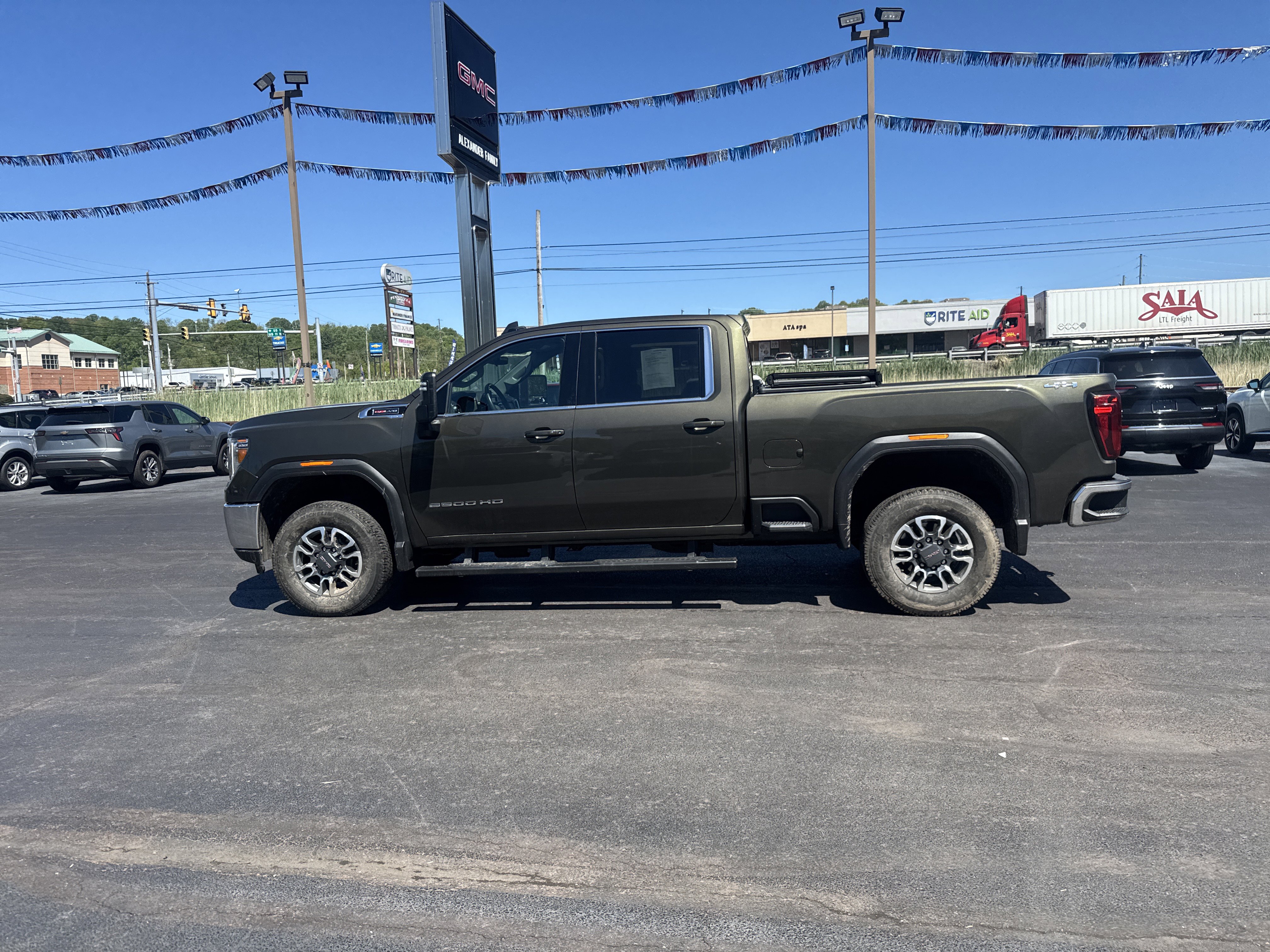 Used 2022 GMC Sierra 2500 SLE w/ SLE Value Package; AWD/4WD image 7