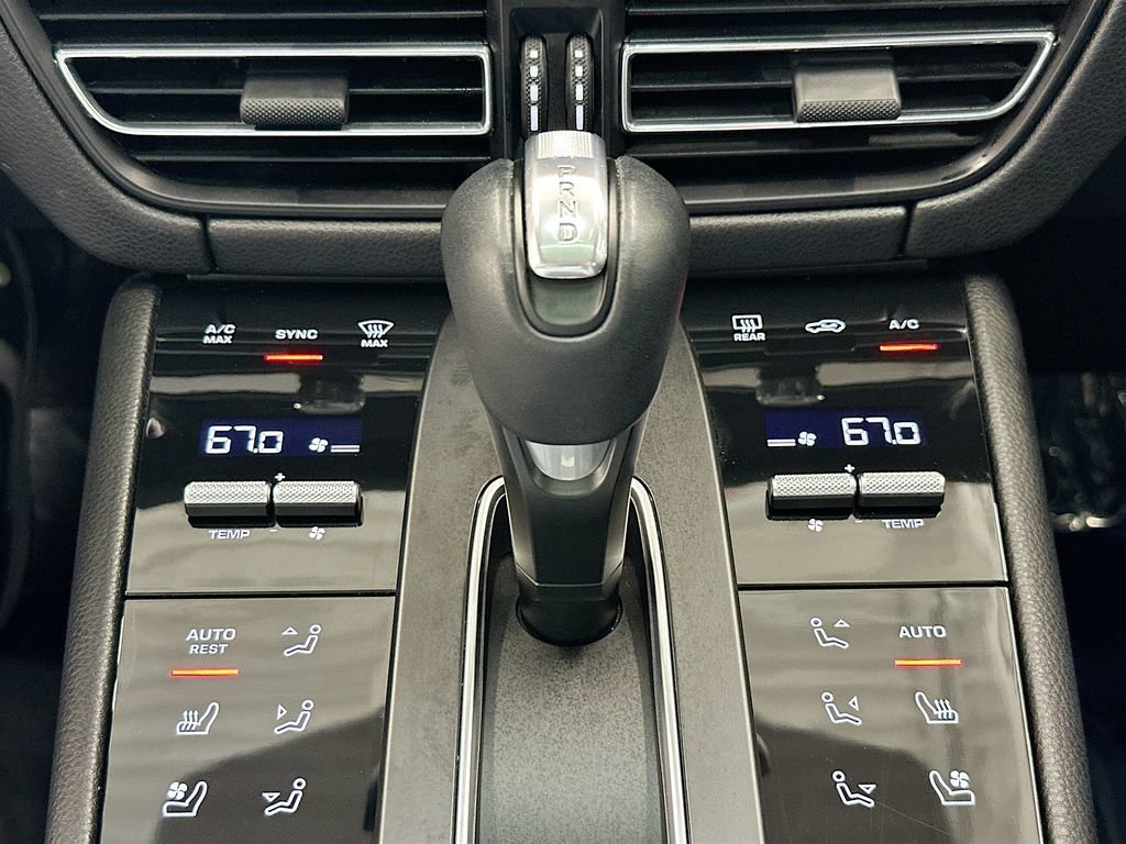 Certified 2022 Porsche Macan S AWD/4WD image 18