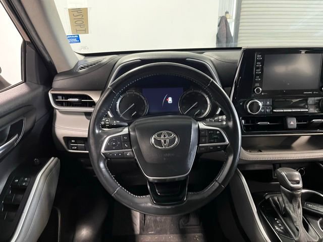 Used 2021 Toyota Highlander XLE FWD image 21