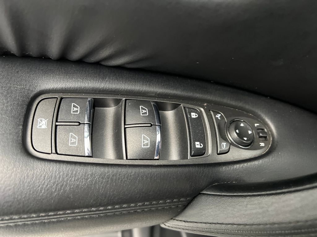 Used 2023 Nissan Armada SL w/ Captain's Chairs Package image 13