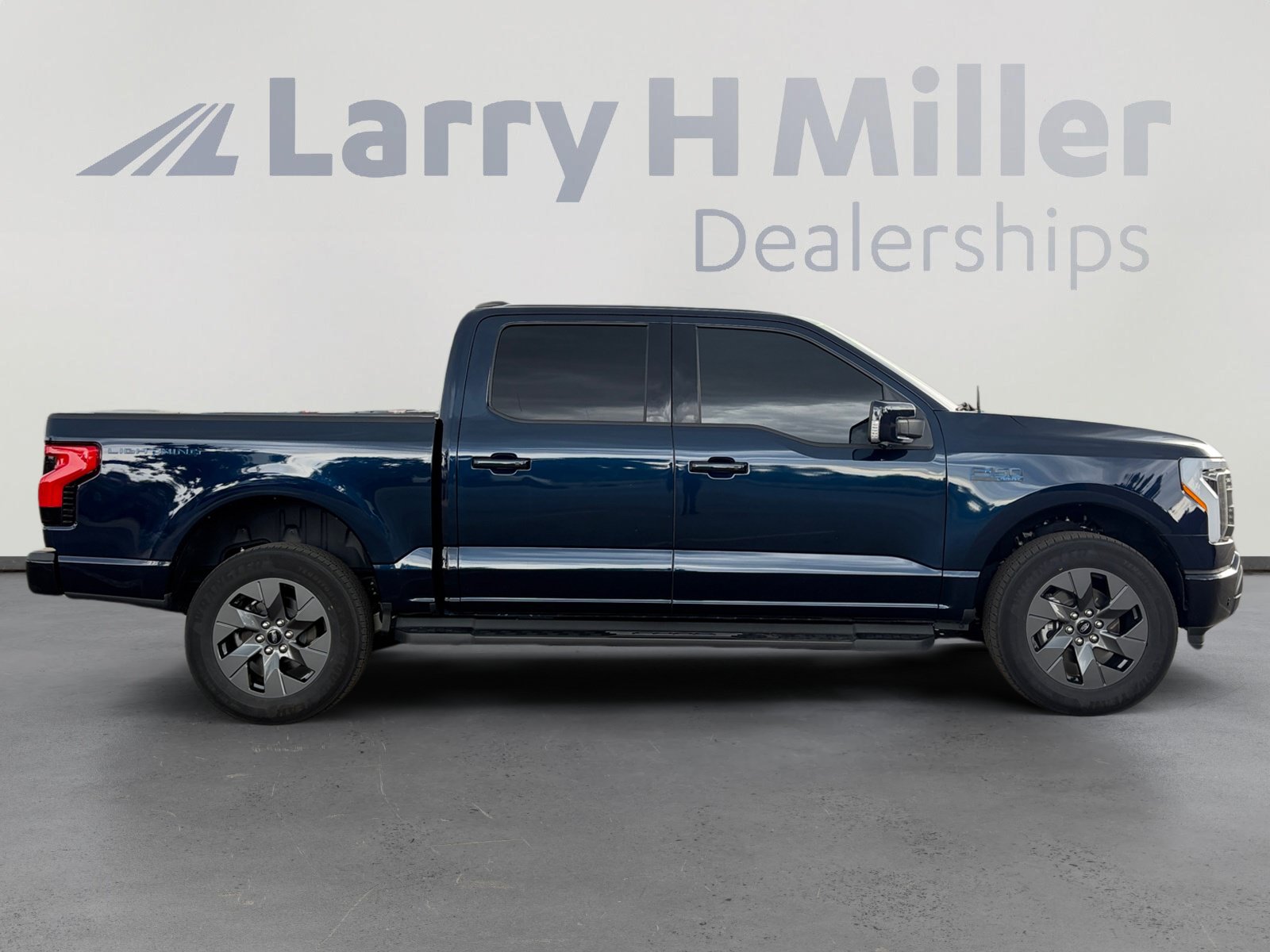 Used 2024 Ford F150 Lightning Lariat AWD/4WD image 7