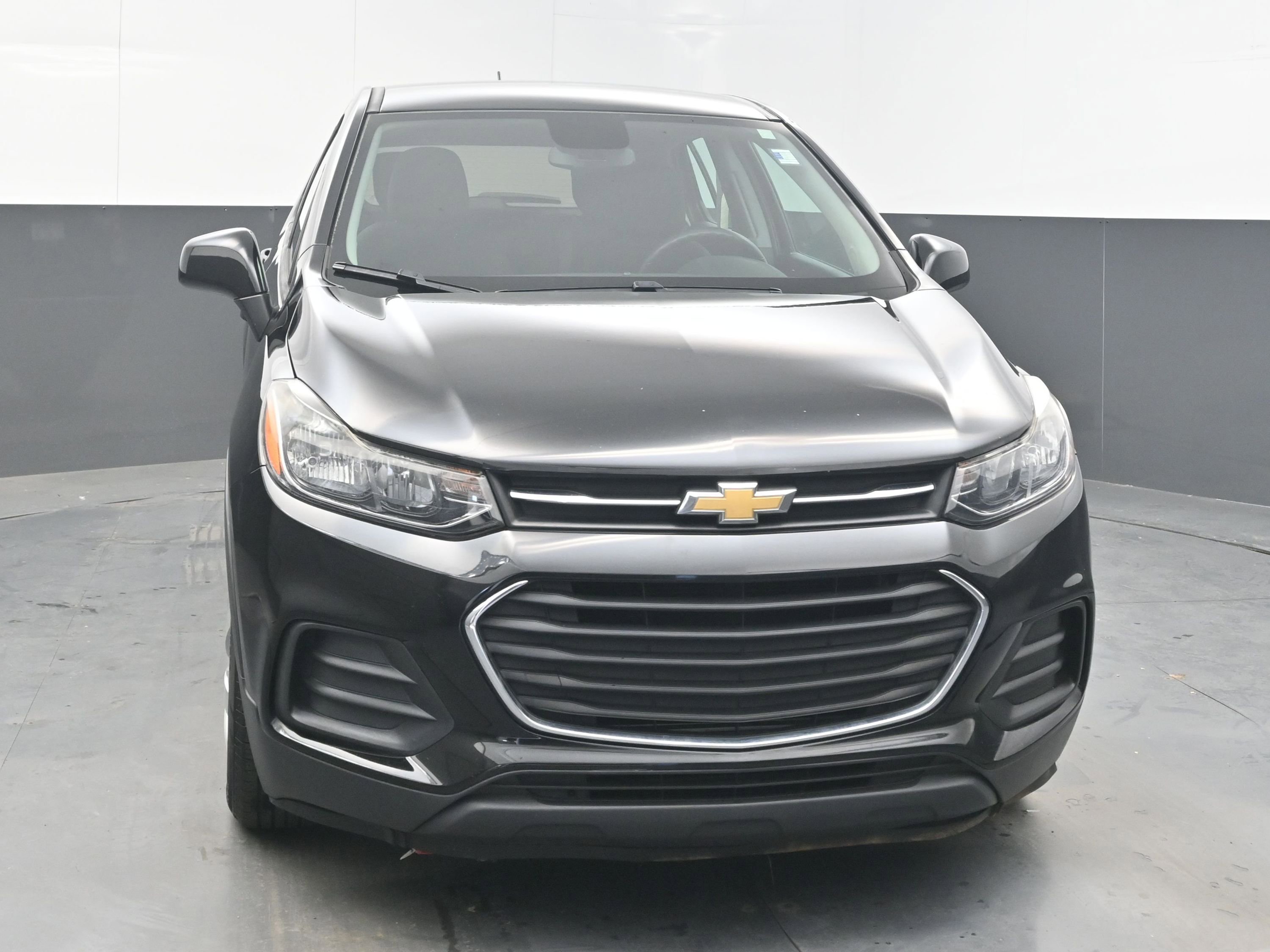 Used 2018 Chevrolet Trax LS image 2
