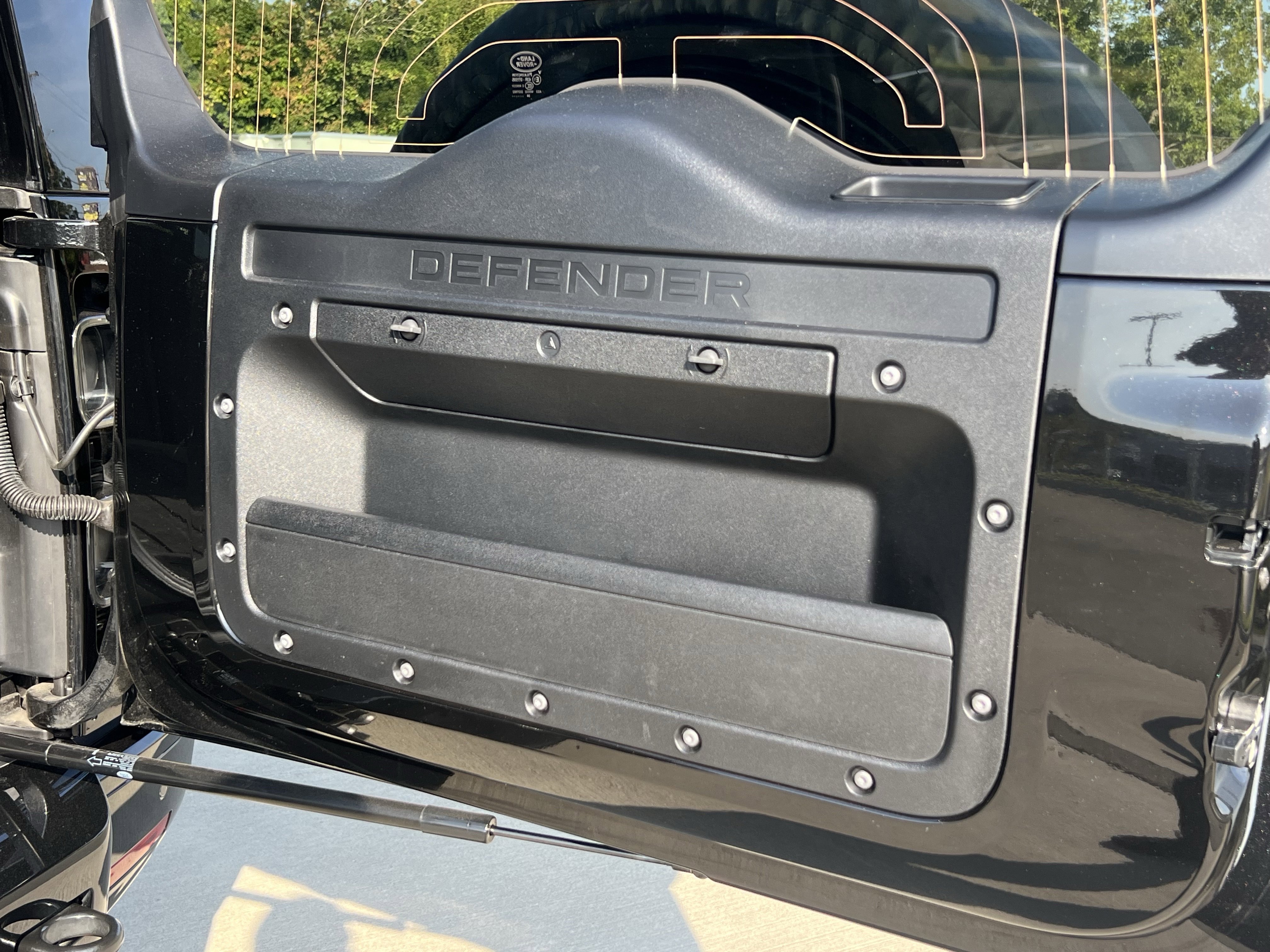 Used 2025 Land Rover Defender 110 V8 image 37