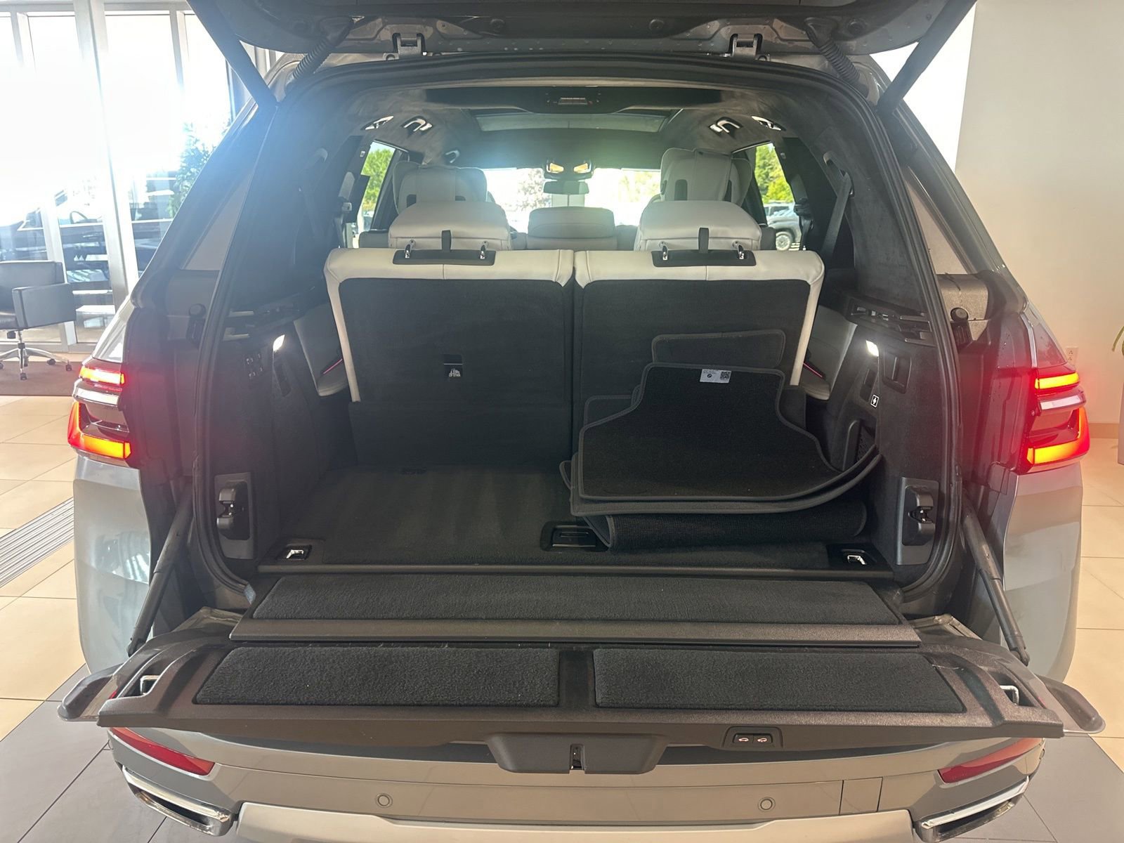 Certified 2023 BMW X7 xDrive40i w/ Premium Package image 12