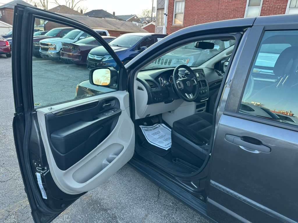 Used 2016 Dodge Grand Caravan American Value Package w/ UConnect Hands-Free Group image 9