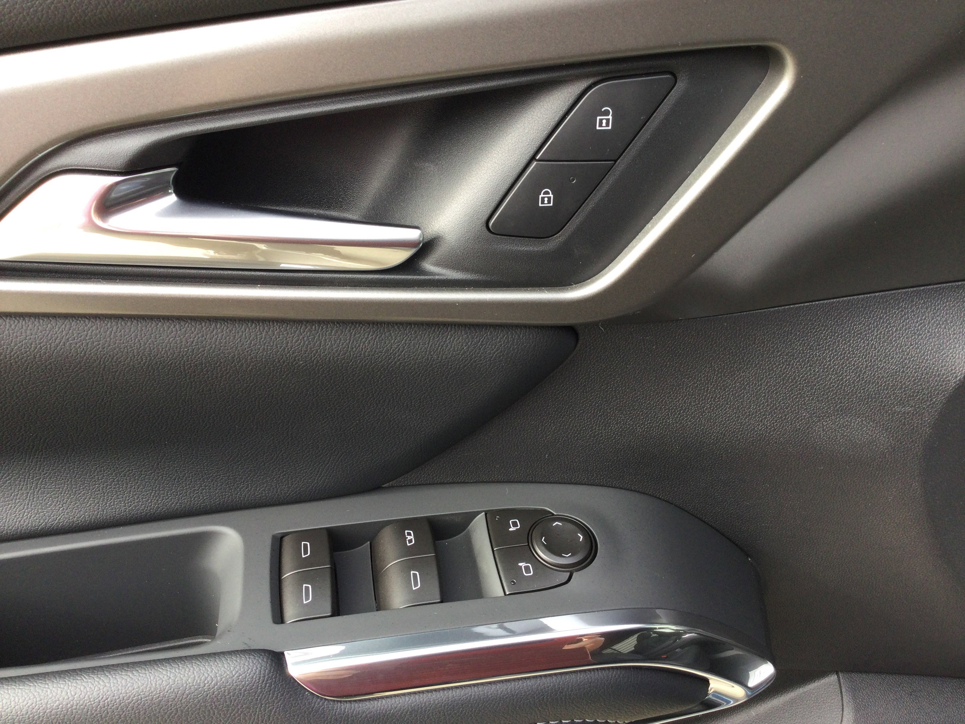 New 2026 Chevrolet Traverse LT w/ Driver Confidence Package image 8