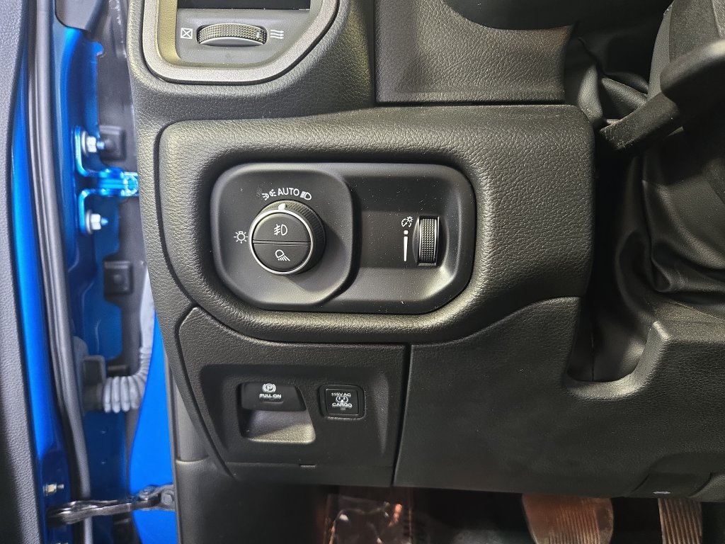 Used 2025 RAM 1500 Warlock AWD/4WD image 28