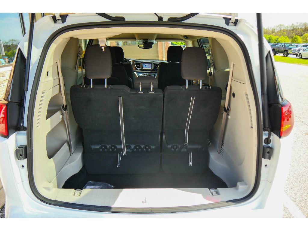 Used 2023 Chrysler Voyager LX image 25