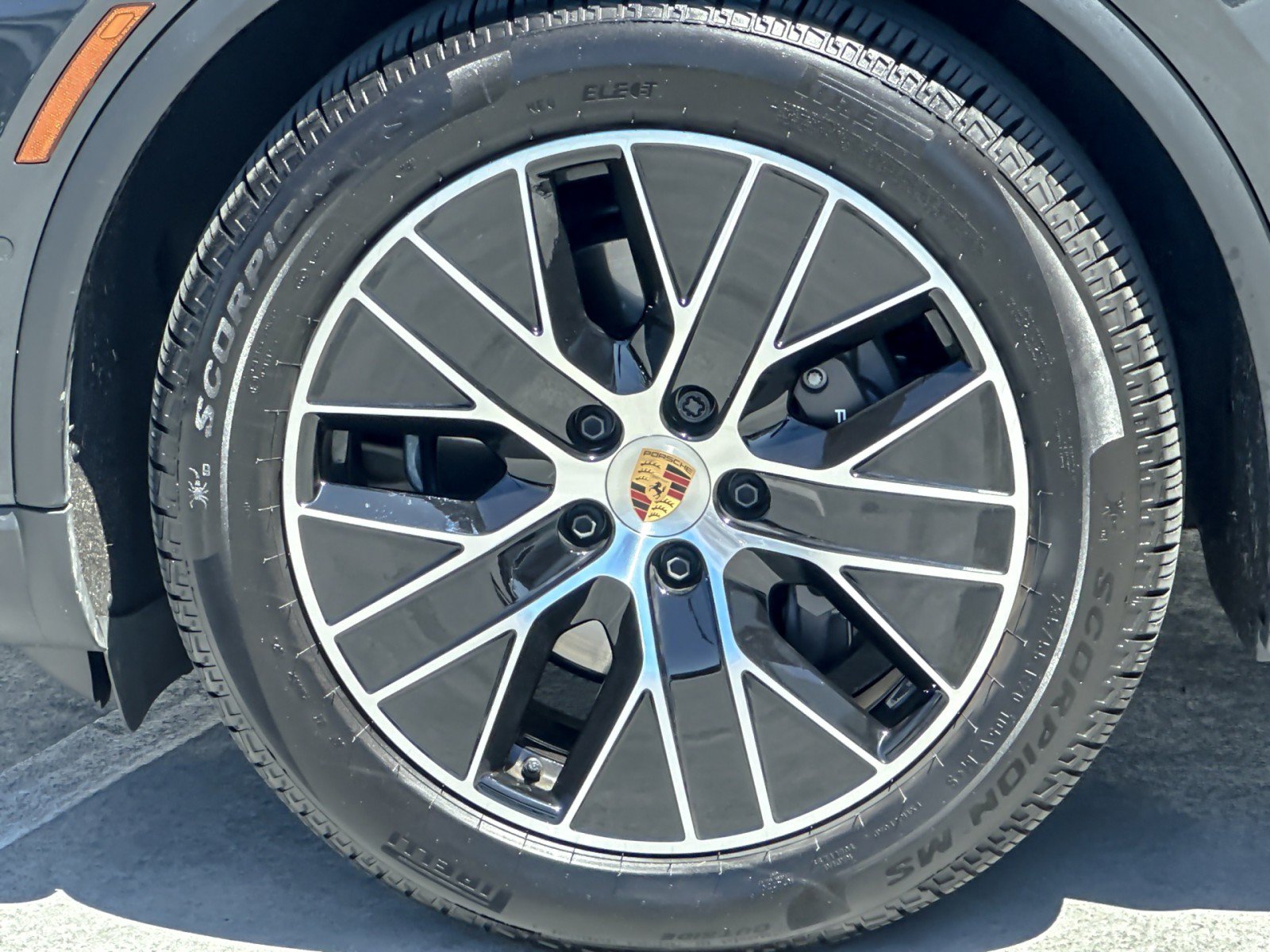 Certified 2025 Porsche Macan 4 Electric AWD/4WD image 25