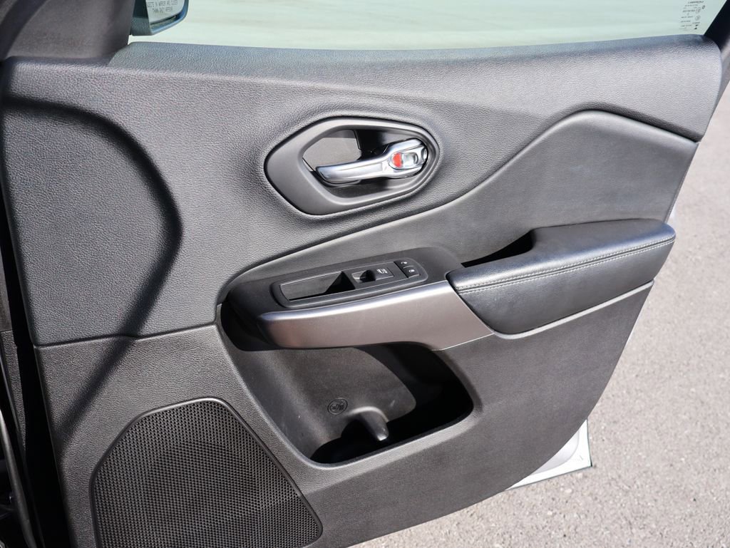 Used 2020 Jeep Cherokee Limited image 14