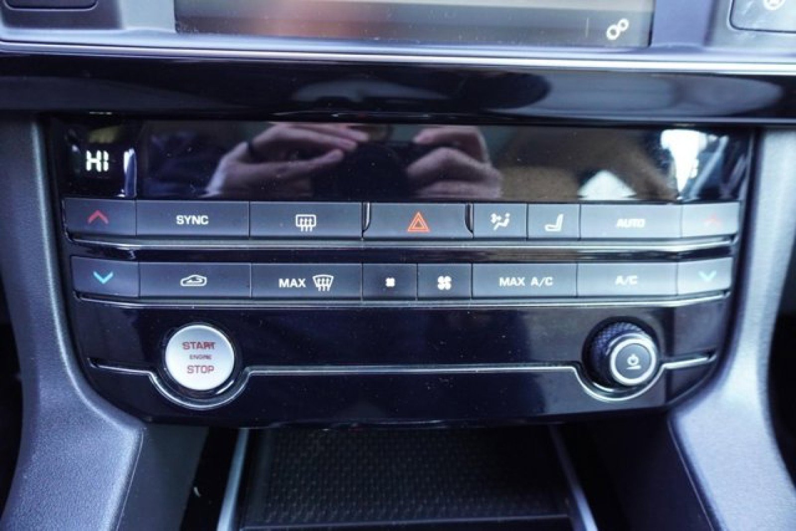 Used 2018 Jaguar F-PACE Prestige image 32