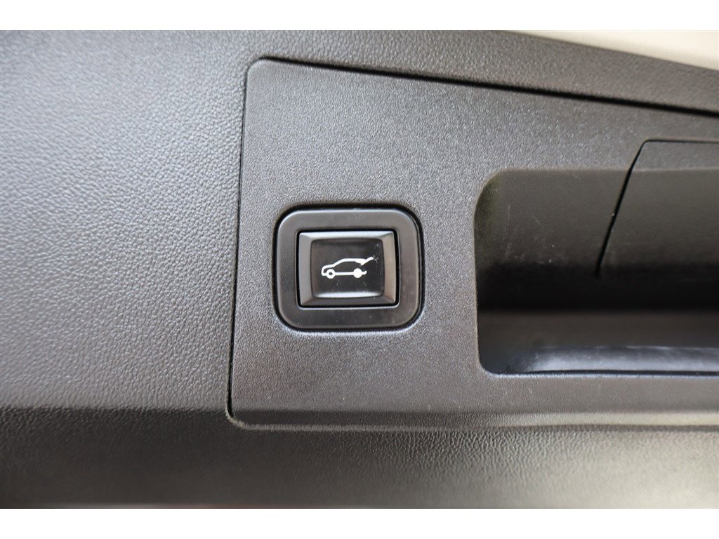 Used 2017 Cadillac XT5 Platinum AWD/4WD image 6