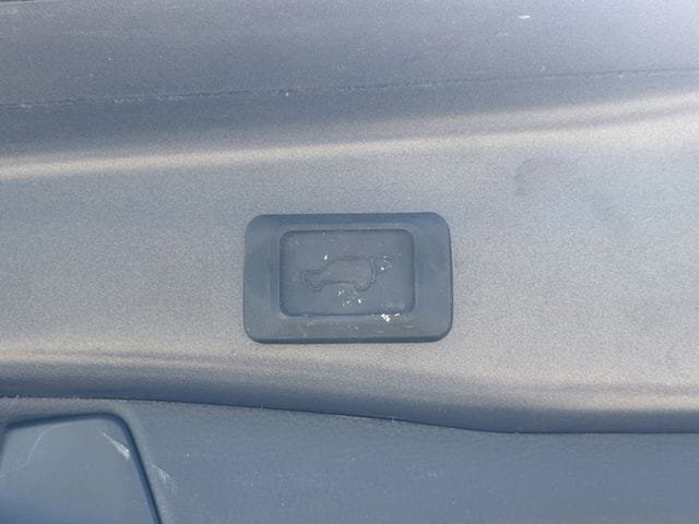Used 2021 Toyota RAV4 XLE w/ Convenience Package FWD image 34