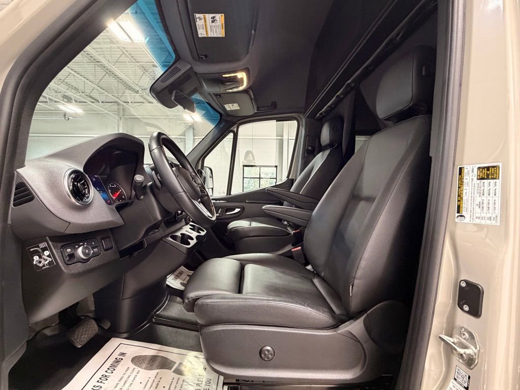 Used 2022 Mercedes-Benz Sprinter 2500 image 28