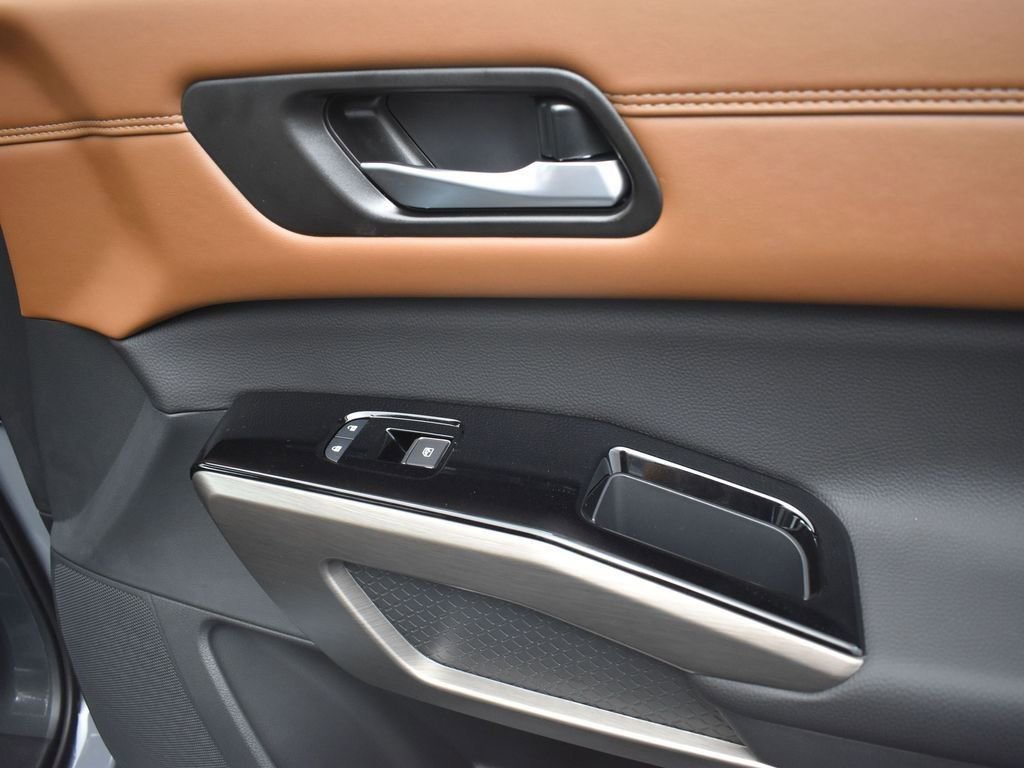 New 2025 Nissan Pathfinder Platinum w/ Cargo Package image 26