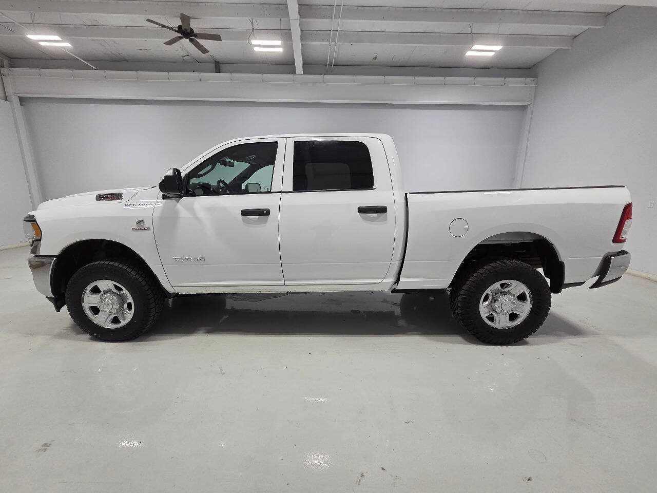 Used 2022 RAM 2500 Tradesman w/ Chrome Appearance Group AWD/4WD image 2