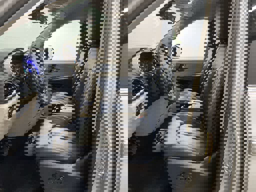 Used 2024 Chrysler Pacifica Touring-L image 13