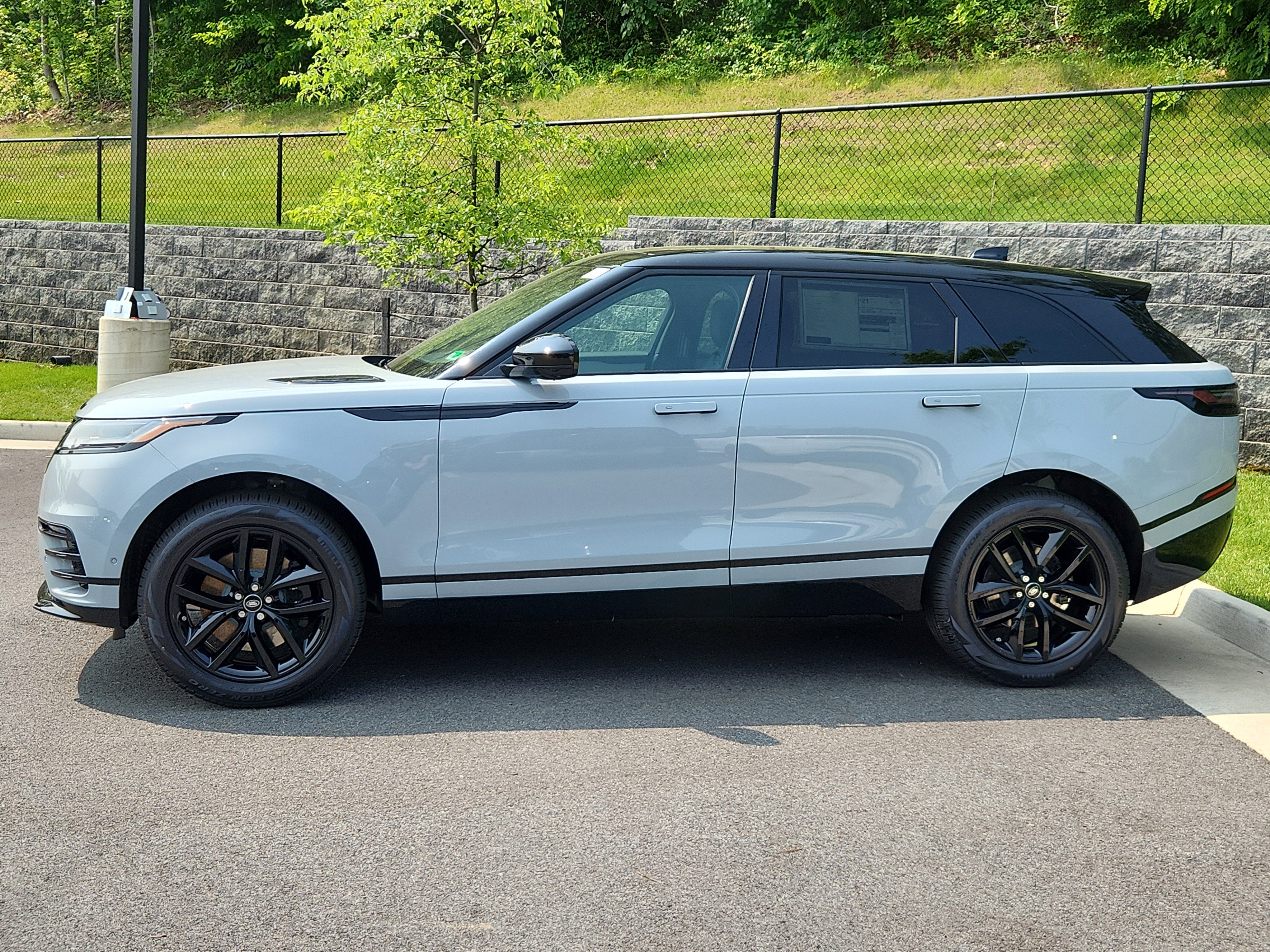 Used 2026 Land Rover Range Rover Velar Dynamic SE image 6
